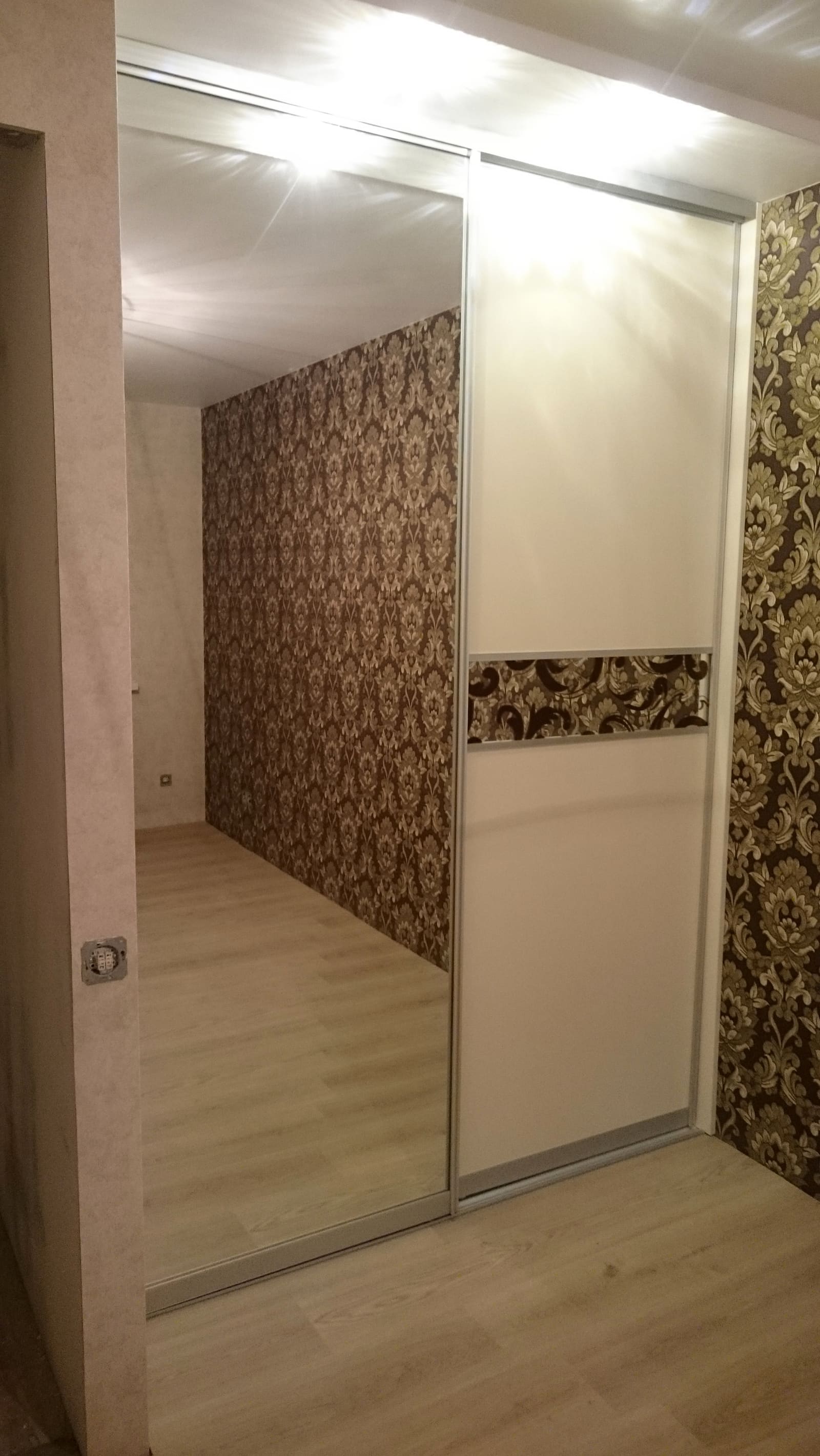 Įmontuojama spinta pagal užsakymą, darbas Nr. 11