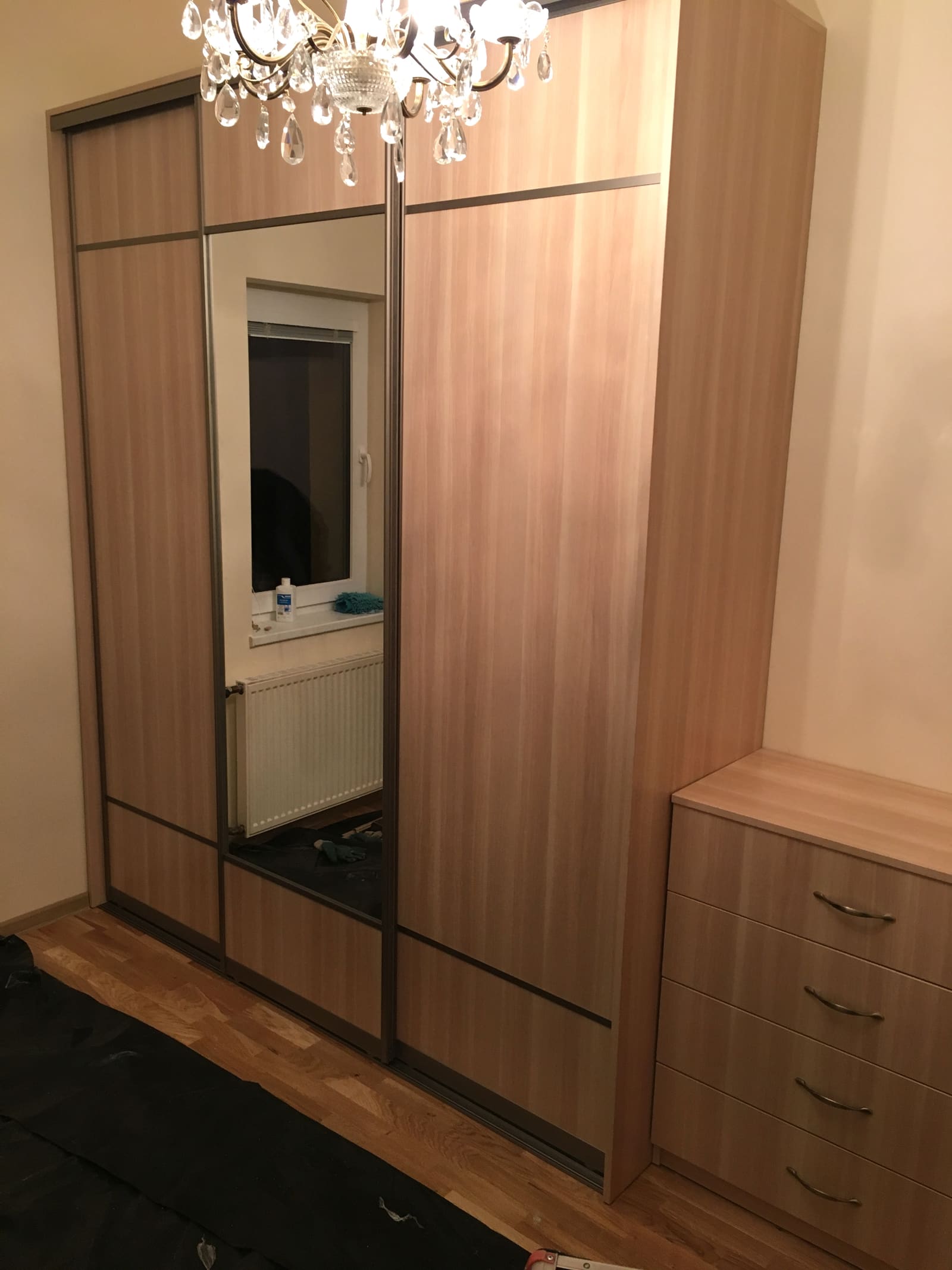 Įmontuojama spinta pagal užsakymą, darbas Nr. 21